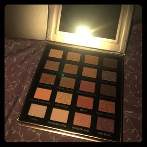 Iconic Eyeshadow pallet